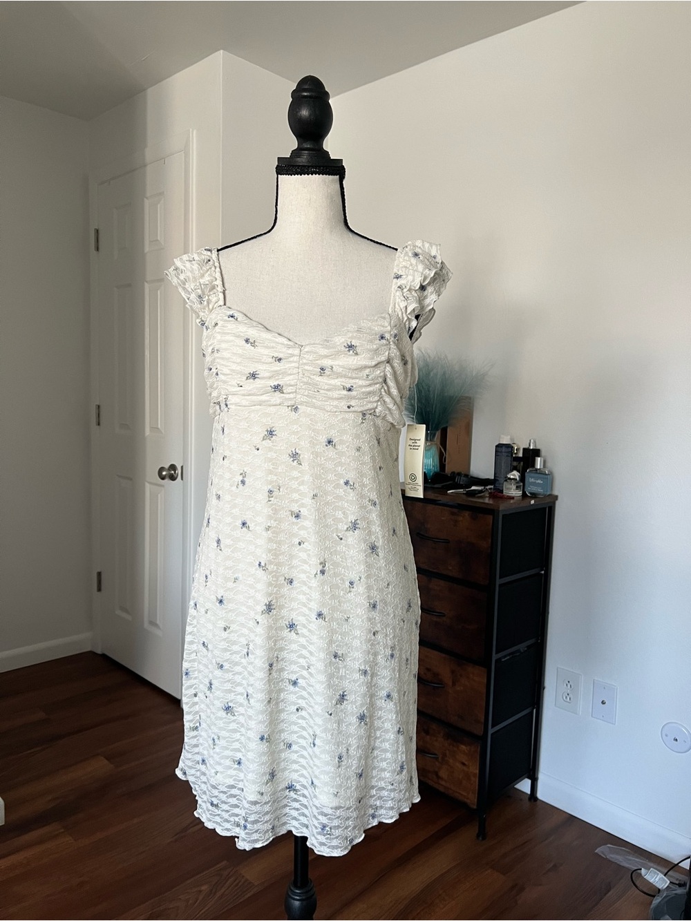 White Floral Lace Mini Dress NWT Ruffle Sleeves Women’s Size L 12-14